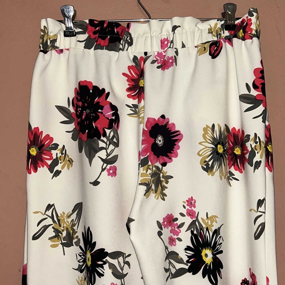 LIKE AN ANGEL FLORAL PANTS SZ L - Picture 8 of 9